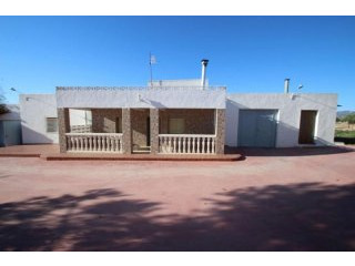 Country house in Yecla rent to buy..