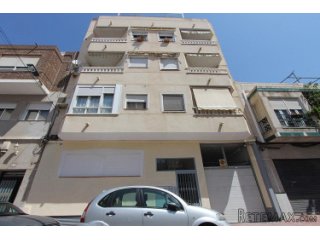 This recently renovated apartment is located just 400..