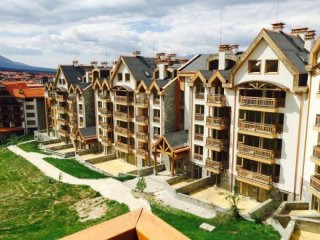 1 bedroom ski apartment with a..