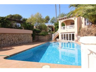 Lovely house with mountain views close..
