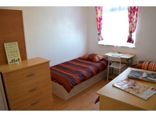 Room share for men, Zone 2, Devons road