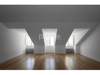 Stylish 2 bedroom apartment in Chiado..