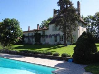 7 bedroom House For Sale: 01400..