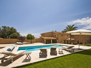 Traditional Country Property With Top..