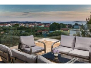 Istra, Fažana, moderna vila 700 metara od mora sa panoramski