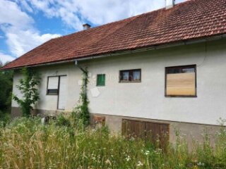 Kuća sa velikom okućnicom u Vrbovskom
