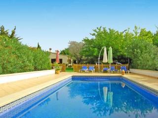 Charming country estate with guest..