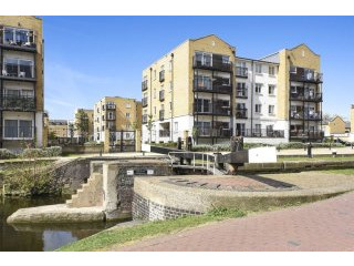 2 Bedroom Purpose Built, Leasehold