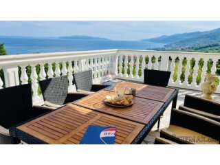 OPATIJA - Stambeno poslovna zgrada