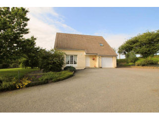 Countryside Villa Set Near The Shops
