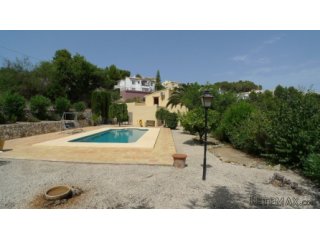 South facing villa for sale in Parcent situated in a quiet..