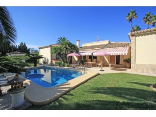 Magnificent finca for sale less than 500m walking distance..