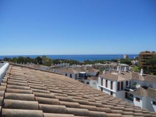 2 Bed Apartment for sale in Calahonda
