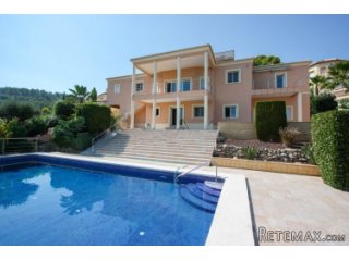 Villa with swimming pool for sale in Orba. The House..