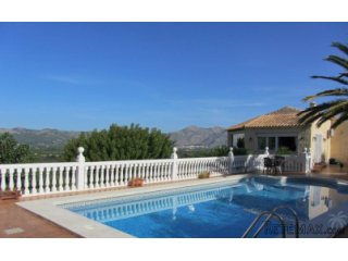 Large 5 bedroom finca set in a large flat plot close to the..