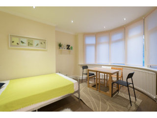 Single with double bed near Chiswick..