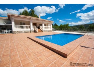 Country house for sale newly built on a plot of 3,770 m2...