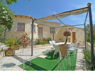Villa for sale in Parcent that comprises of very light and..
