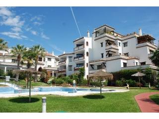 2 Bed Apartment for sale in Calahonda