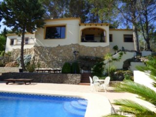 This 3 bedroom, 2 bathroom, villa occupies an elevated..