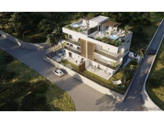 TROGIR - LUKSUZAN STAN S KROVNOM TERASOM U NOVOGRADNJI