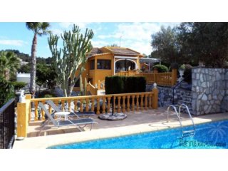 Well presented villa in strikingly beautiful setting atop..