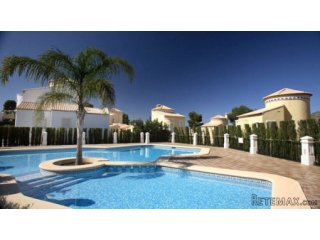 Penthouse apartment on a well-maintained development built..