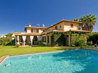 Extraordinary Villa In A Very Quiet..