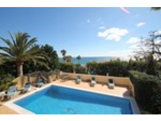 4 Bedrooms - Villa - Malaga - For Sale