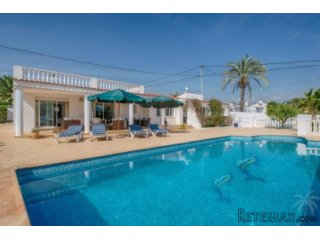 Single storey villa with private pool in Alfaz del Pi. This..