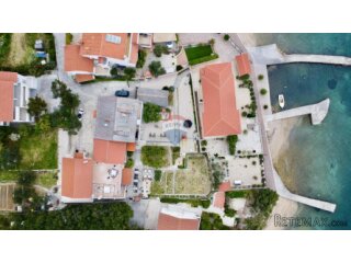 Rab,Barbat- kuća sa 6 apartmana, 1.red do mora
