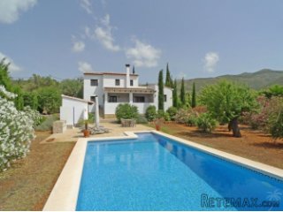 Two storey finca for sale near Lliber on a flat plot of..