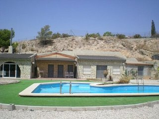 4 BED DETACHED VILLA WITH PRIVATE POOL