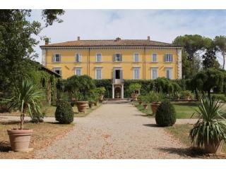 22 bedroom House For Sale: Perugia..