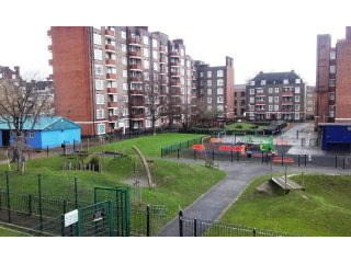 A Superb Room To Rent Available In..