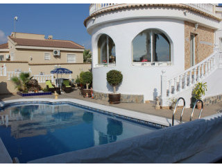 4 Bedrooms - Villa - Alicante - For Sale