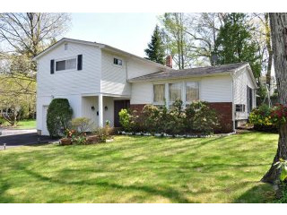 3 bedroom House For Sale: 21 Tanglewood..