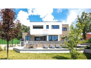 Istra,Kaštel-Samostojeća moderna vila