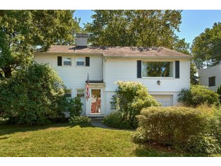 3 bedroom House For Sale: 100 Betsy..