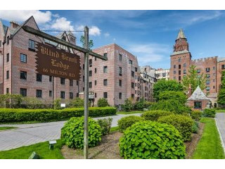 1 bedroom Commercial Property For Sale:..