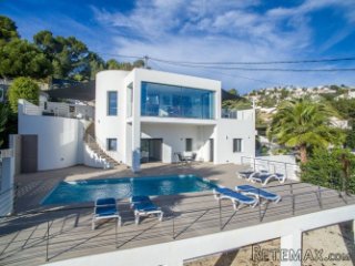 Modern style villa situated at the end of a cul de sac only..