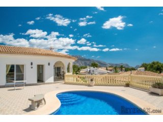 Superb Villa with panoramic sea views located in a quiet..