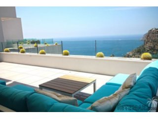 Recently built seafront apartement with spectacular sea..