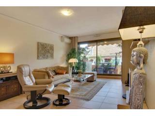 Antibes 2 bed apartment with garage and..