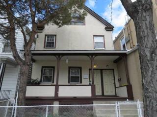 2 bedroom Multi-family For Sale: Sleepy..