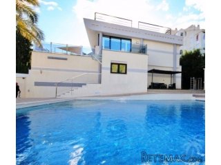 Modern luxury villa within easy walking distance of all..