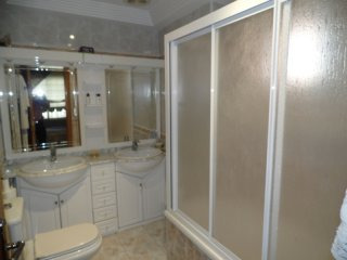 8 Bedrooms - Villa - Alicante - For Sale