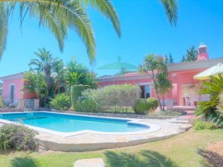 Elegant traditional Villa with..