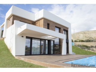 Are you looking for a nice, detached villa with a private..