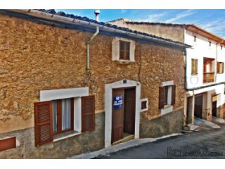Really lovely townhouse in one of the oldest picturesque..